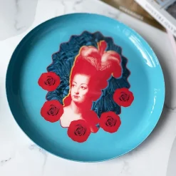 New Boutiques de musées Assiette murale Marie-Antoinette Pop Bleu ciel - ⌀ 22 cm