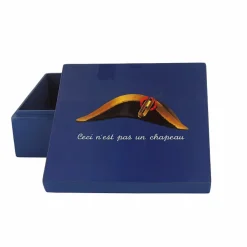 Clearance Boutiques de musées Boîte en bois laqué bleu - Ceci n'est pas un chapeau