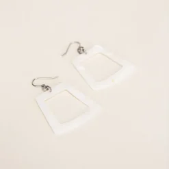 Outlet Boutiques de musées Boucles d'oreilles Trapèze en nacre blanche - L'Indochineur