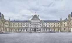 Boutiques de musées Paris Et Le Louvre|Créations Contemporaines-Estampe Le Louvre revu par JR, 20 juin 2016 © Pyramide, architecte I.M. Pei, musée du Louvre, Paris, France