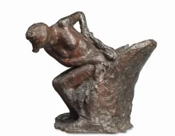 Clearance Boutiques de musées Femme assise dans un fauteuil s'essuyant le côté gauche (panneaux aluminium)