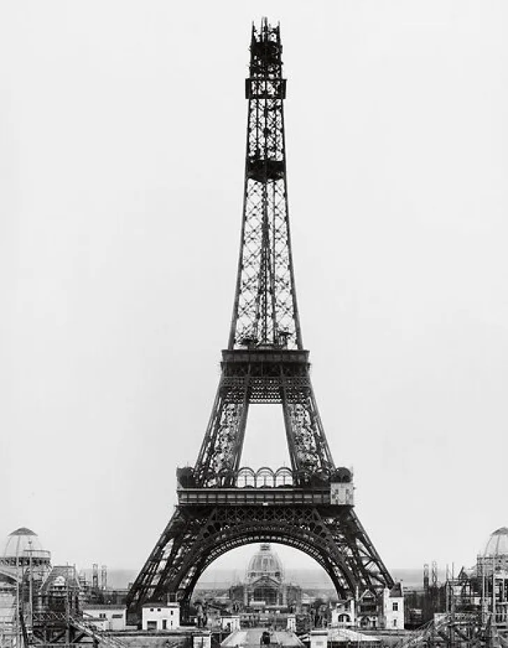 Boutiques de musées Toiles Encadrées-La Tour presque jusqu'au 3e étage (toiles encadrées)