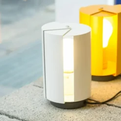 Boutiques de musées Design|Art De La Maison-Lampe pivotante à poser - Charlotte Perriand - Nemo Lighting - Jaune