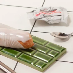 Boutiques de musées Plaque Grand Rivoli grès émaillé - 25 x 9 cm - Vert Lutèce - Déjà-vu