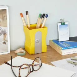 Boutiques de musées Design|Accessoires De Bureau-Pot à crayons en plastique Taille-crayon Jaune - Balvi