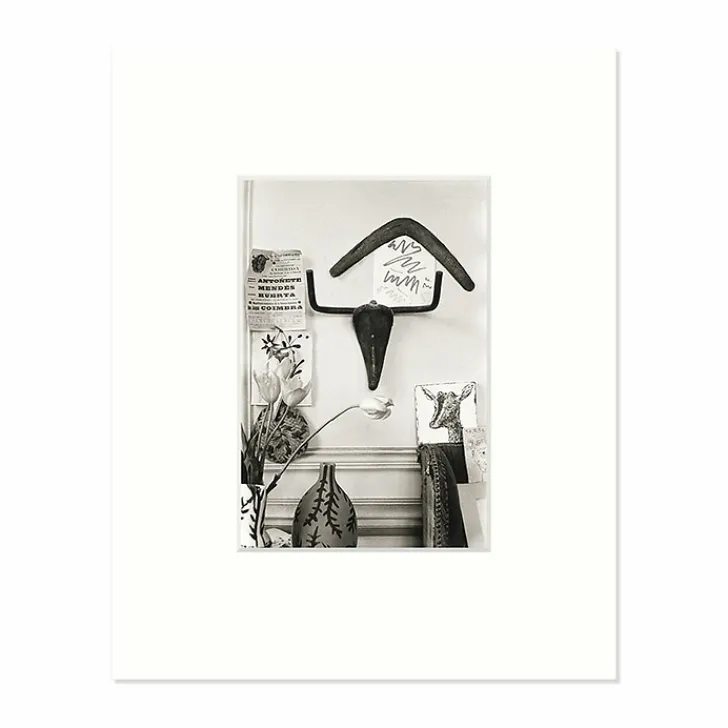 Outlet Boutiques de musées Reproduction sous Marie-Louise David Douglas Duncan - Sculpture Tête de taureau accrochée au mur du salon de l'atelier de La Californie, Cannes 1957