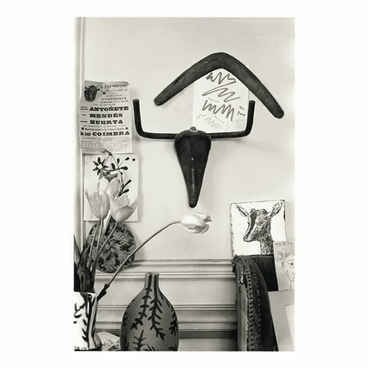 Outlet Boutiques de musées Reproduction sous Marie-Louise David Douglas Duncan - Sculpture Tête de taureau accrochée au mur du salon de l'atelier de La Californie, Cannes 1957