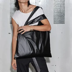 Boutiques de musées Sacs, Tote Bags-Sac noir métallique avec pochette zippée 50x42cm