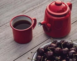 Boutiques de musées Tasse émaillée rouge - Falcon enamelware