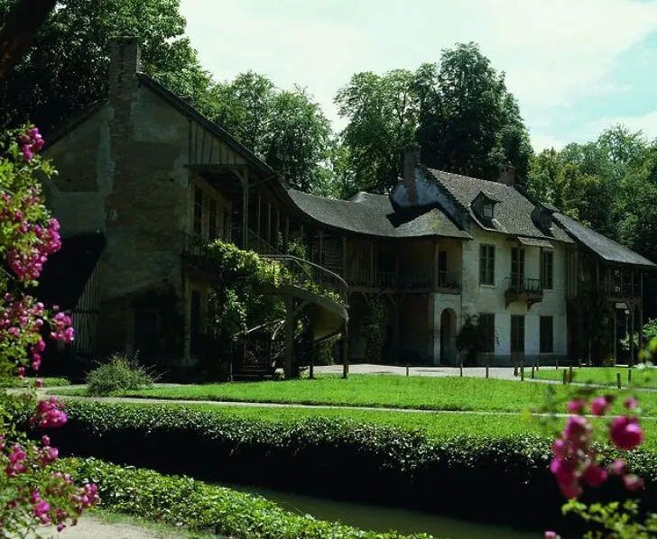 Boutiques de musées Panneaux Aluminium|Panneaux Acryliques-Vue extérieure du petit Trianon : la maison de la Reine et le billard (panneaux aluminium)