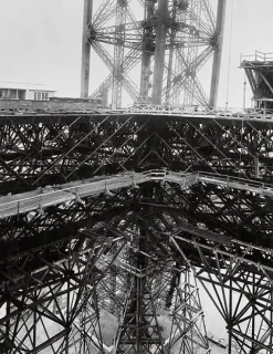 Discount Boutiques de musées Vue prise de la 1ère plate-forme vers le bas de la construction (panneaux aluminium)